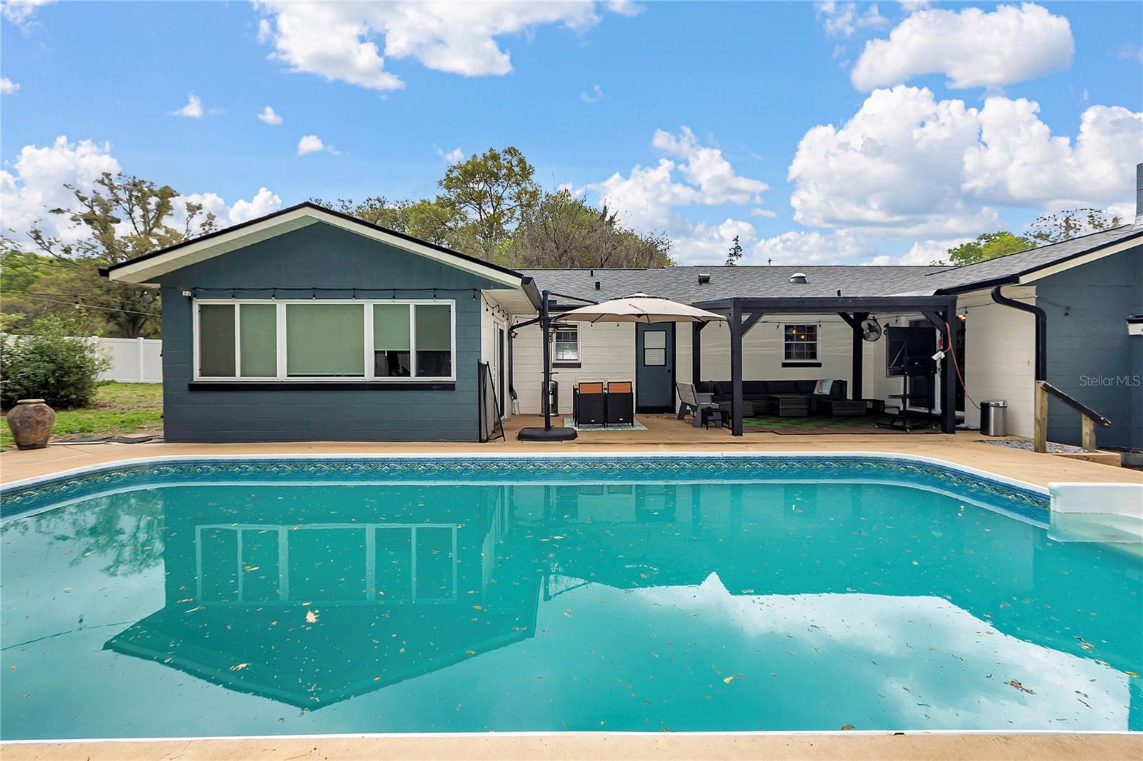 COUNTRY ESTATE - Residential