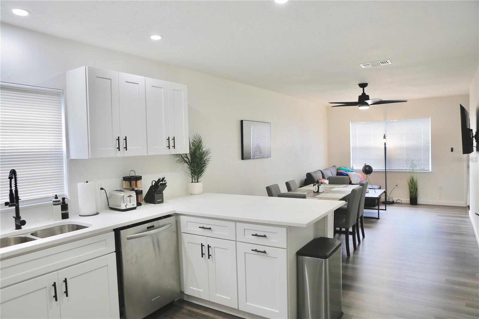 PHOENIX SUB NAPIER GRT - Residential Lease