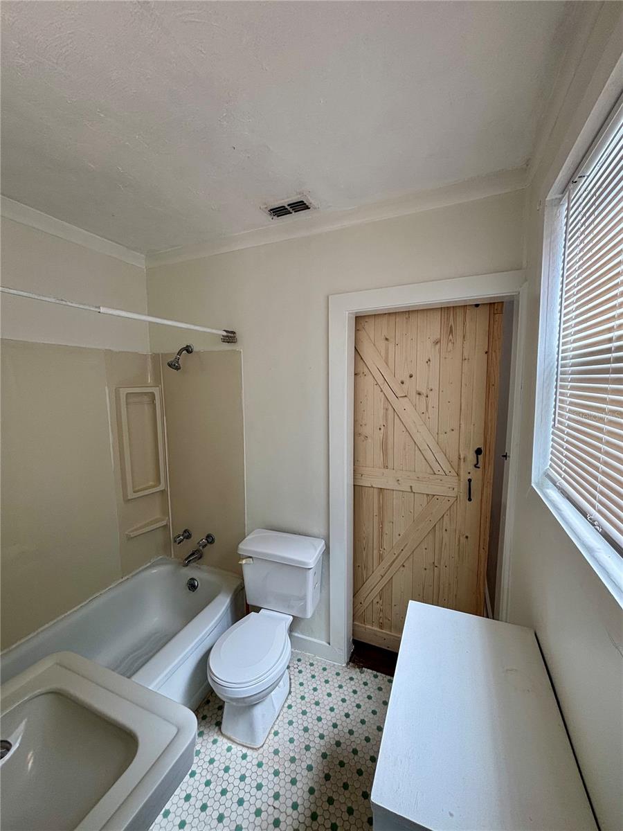HIGHLAND GROVE 2ND ADD - Residential Lease