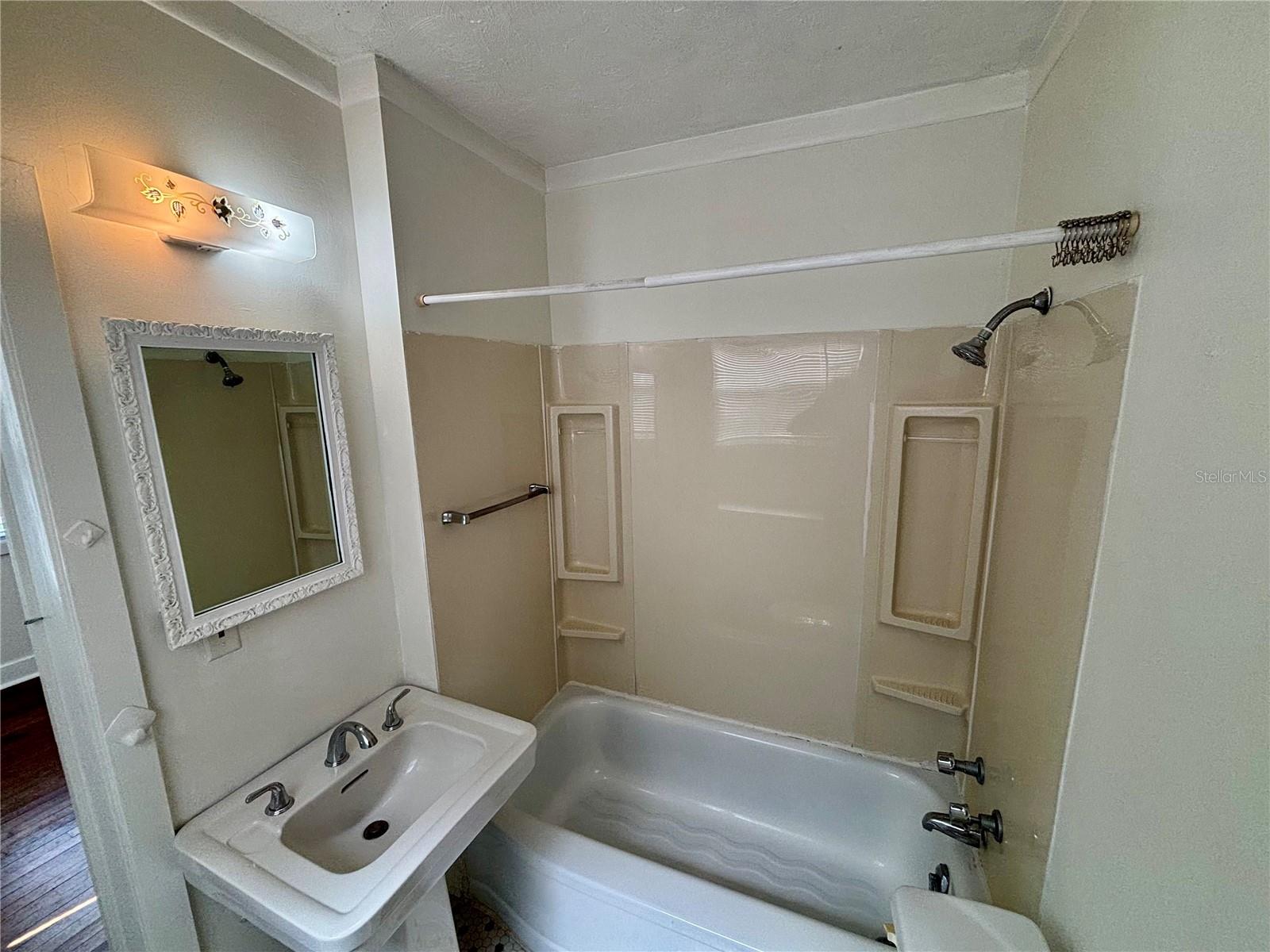 HIGHLAND GROVE 2ND ADD - Residential Lease