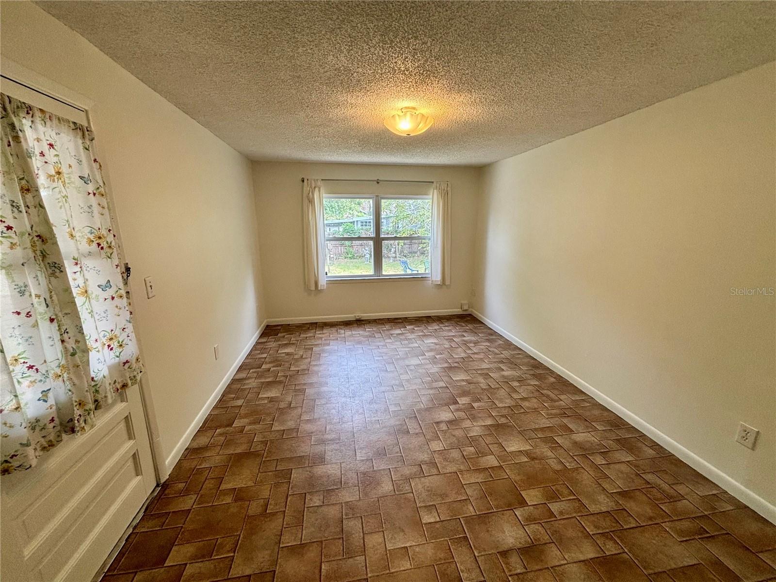 HIGHLAND GROVE 2ND ADD - Residential Lease