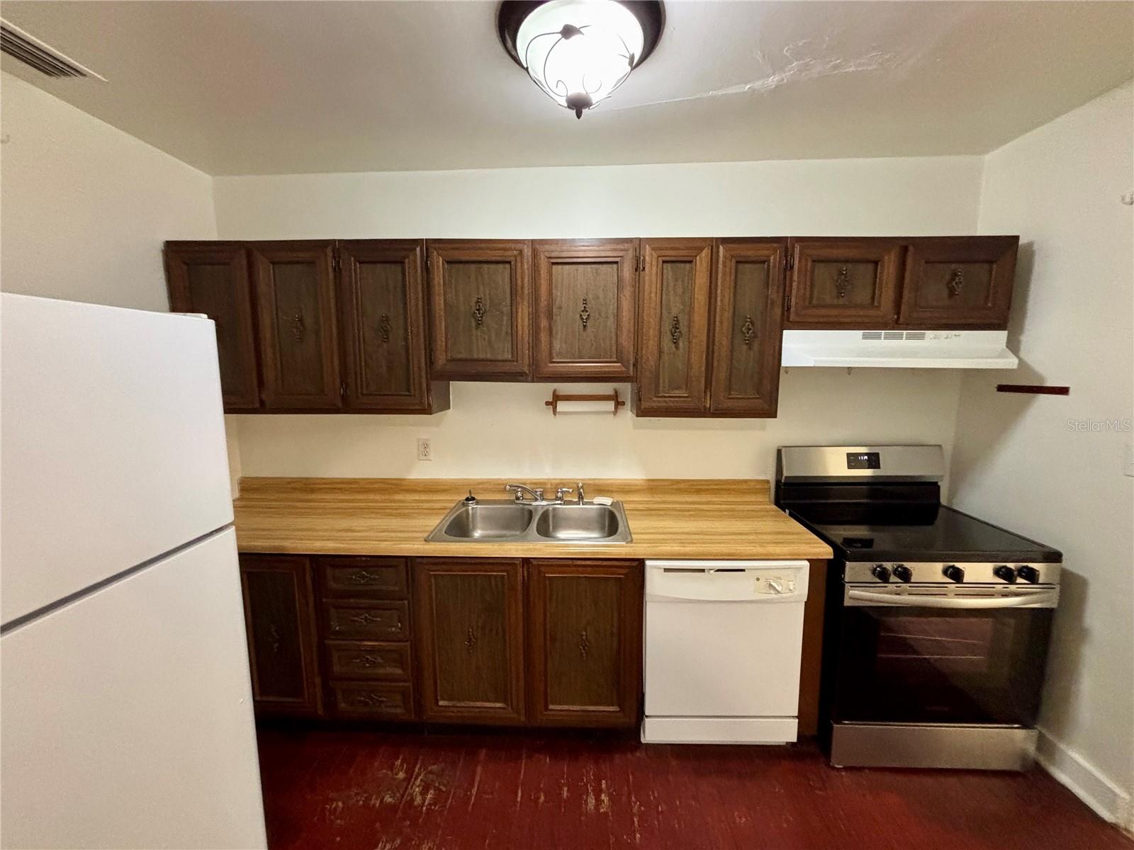 HIGHLAND GROVE 2ND ADD - Residential Lease