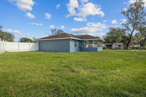 A home in LAKELAND