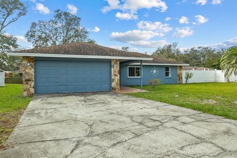 A home in LAKELAND