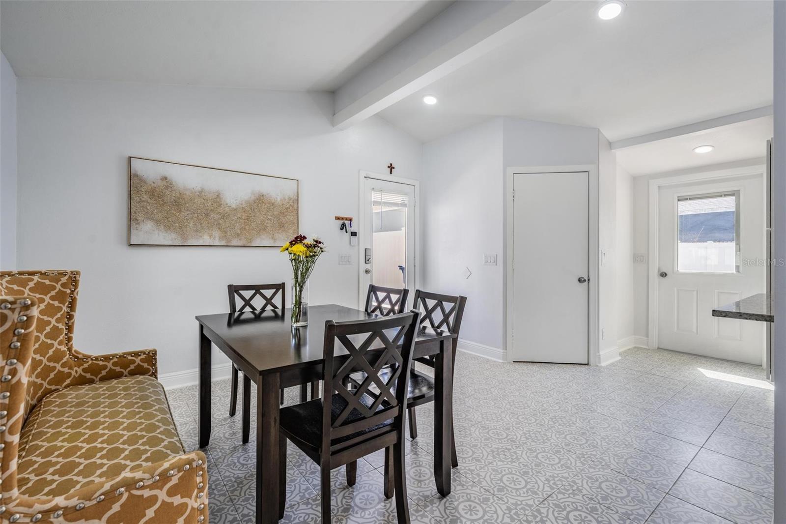 AVON SPGS - Residential