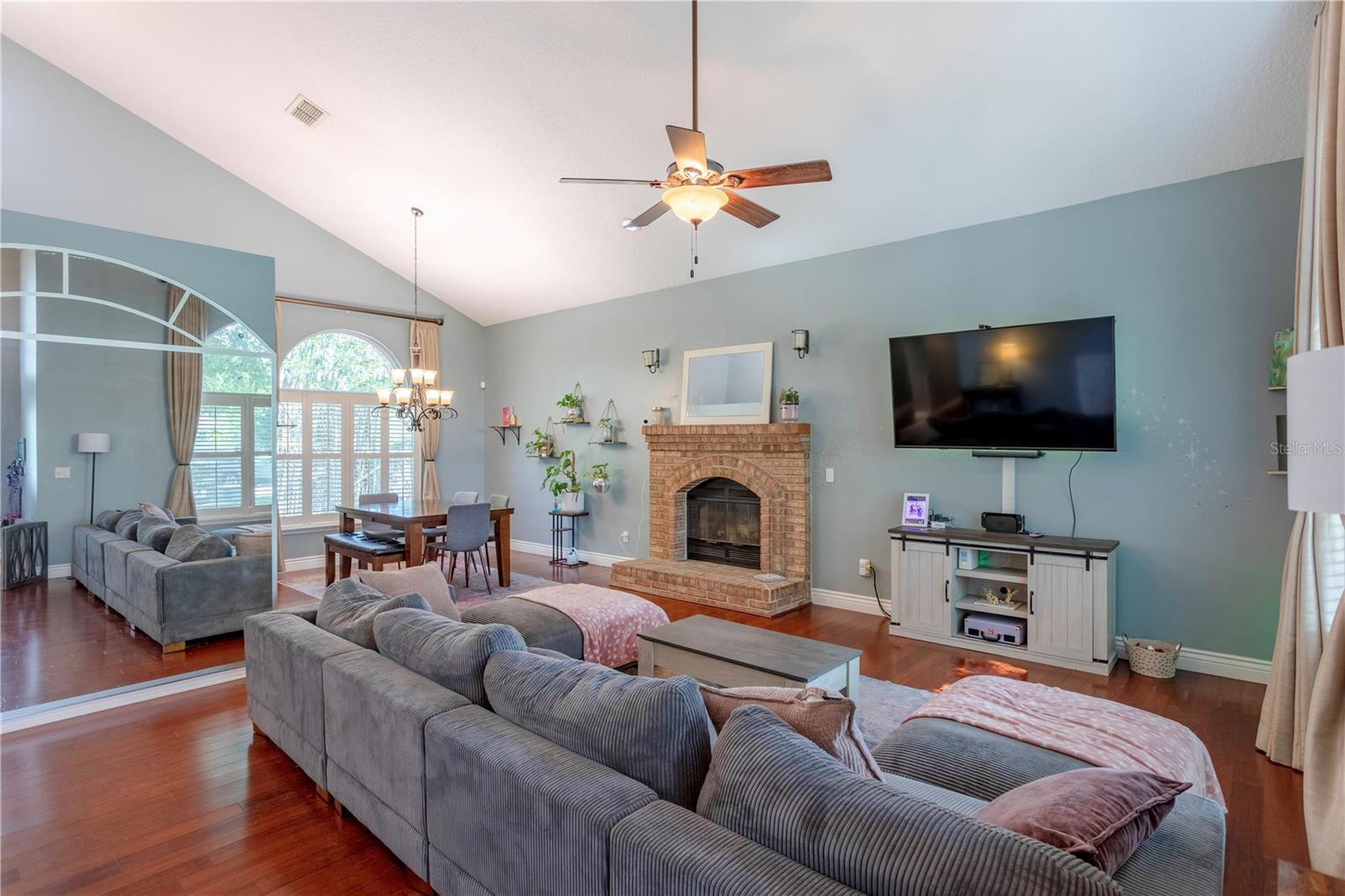 4455 YACHTMANS COURT