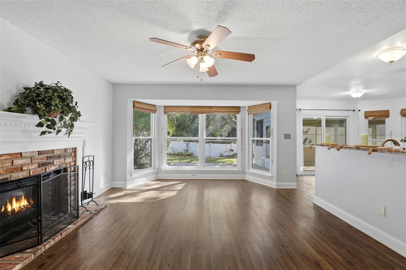 REMINGTON OAKS AT THE CROSSINGS - Residential