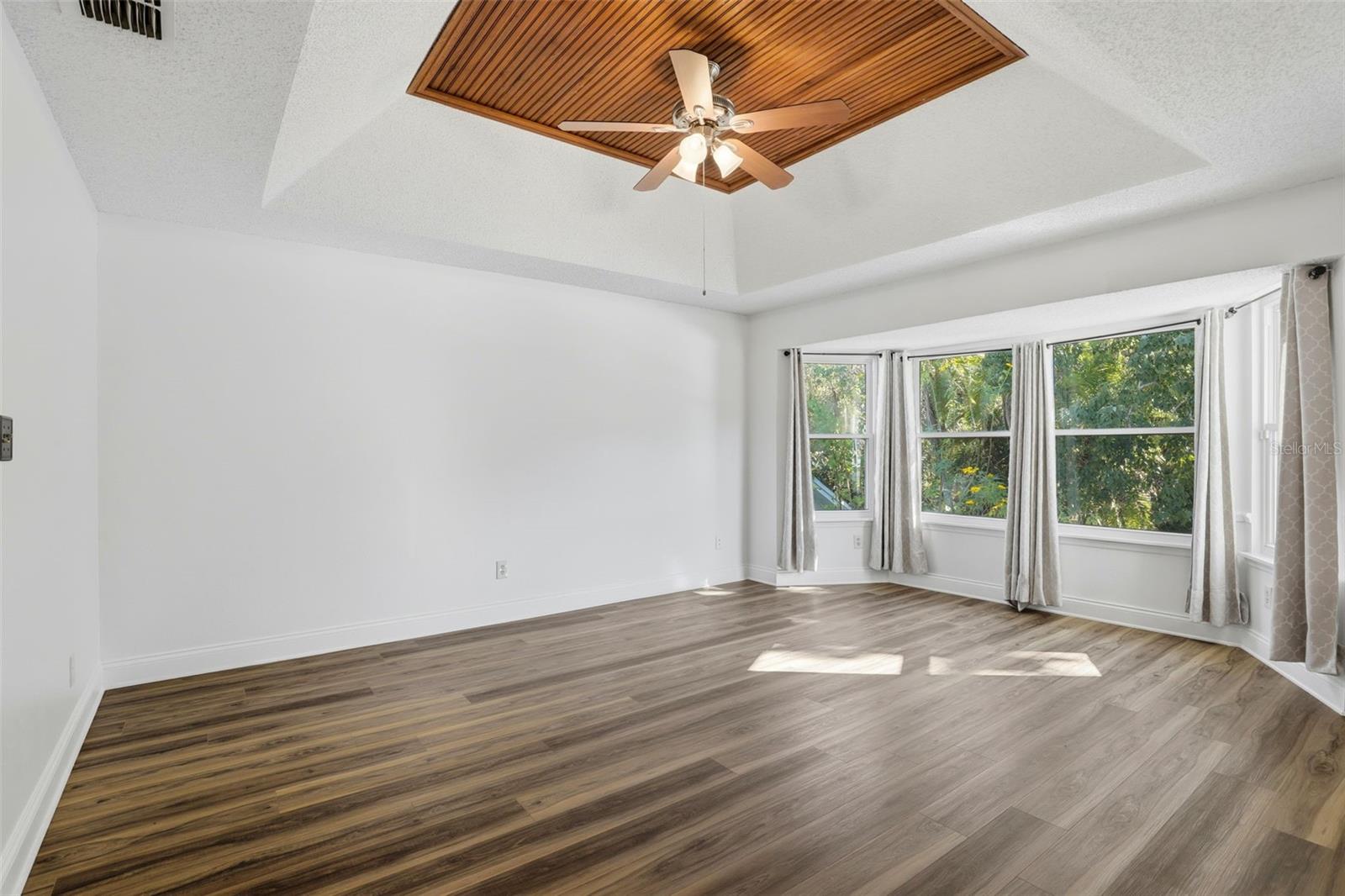 REMINGTON OAKS AT THE CROSSINGS - Residential