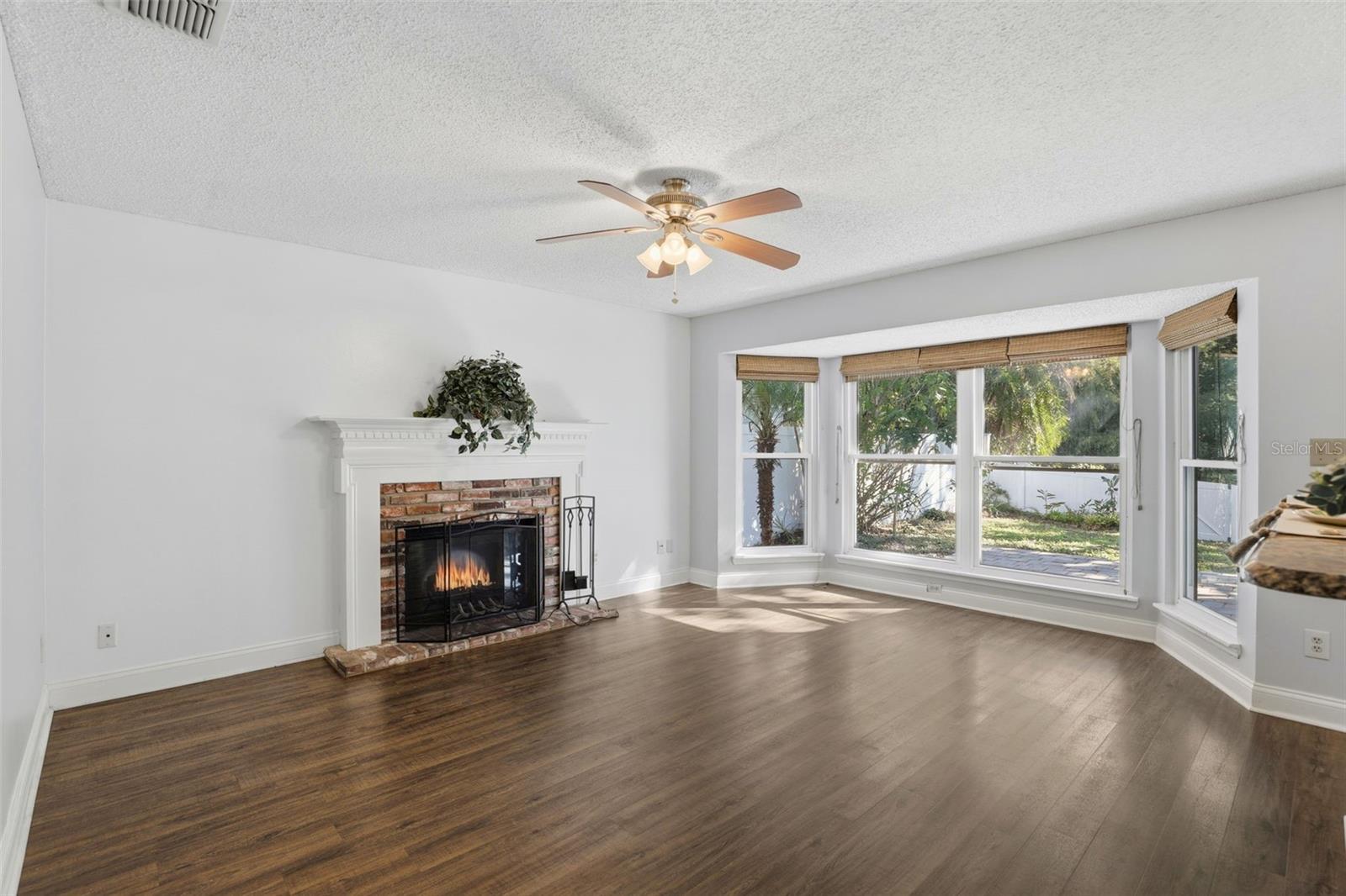 REMINGTON OAKS AT THE CROSSINGS - Residential