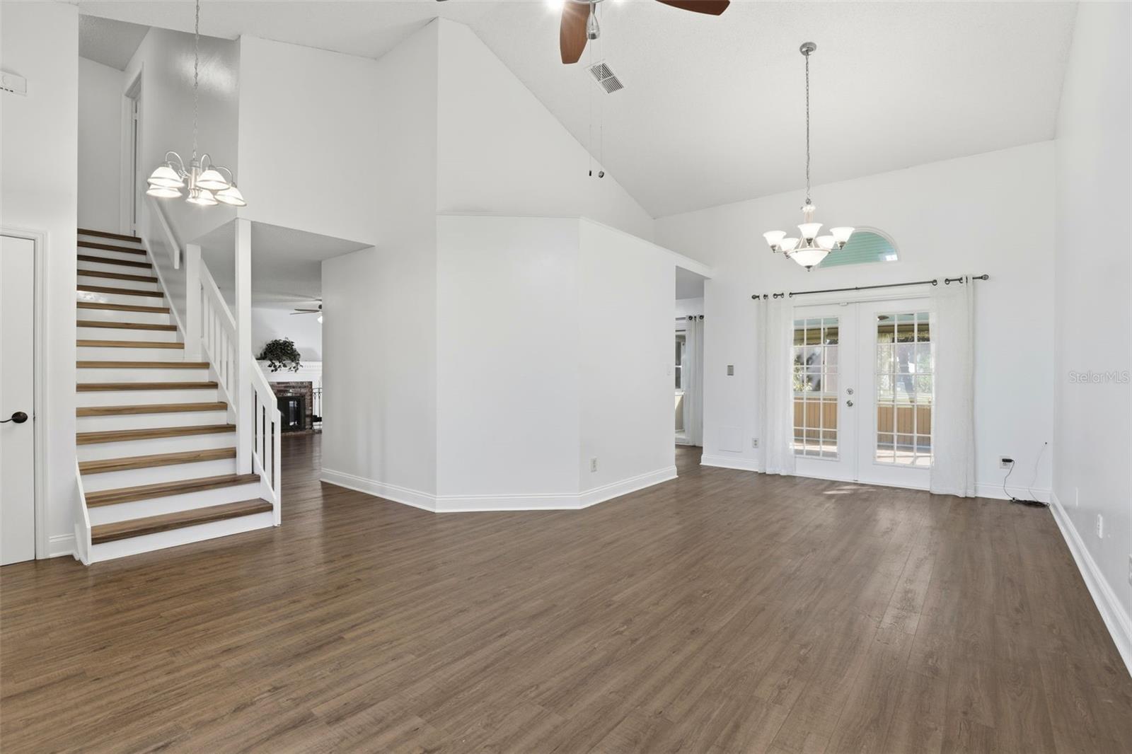 REMINGTON OAKS AT THE CROSSINGS - Residential