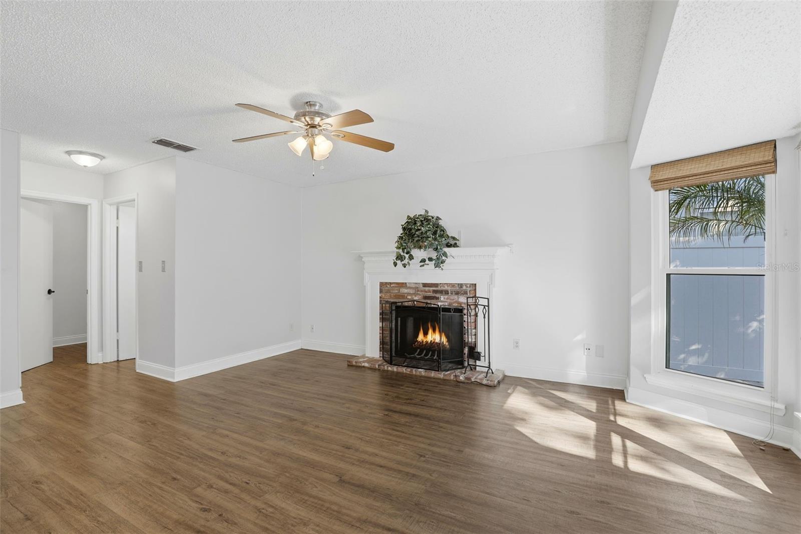 REMINGTON OAKS AT THE CROSSINGS - Residential