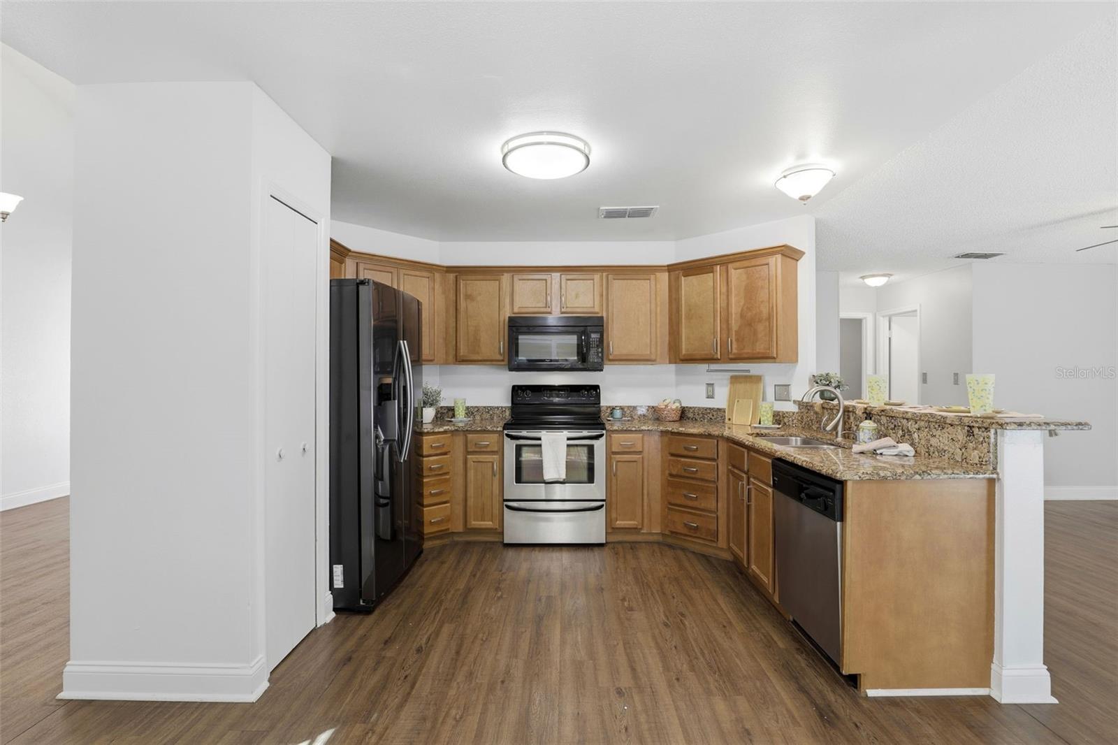 REMINGTON OAKS AT THE CROSSINGS - Residential