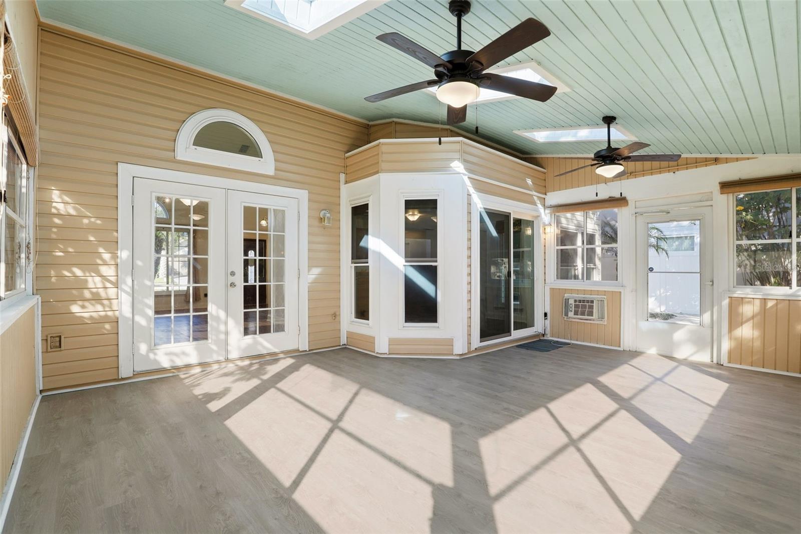 REMINGTON OAKS AT THE CROSSINGS - Residential