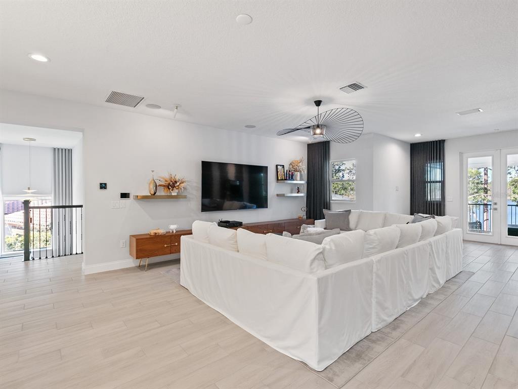 ROYAL CYPRESS PRESERVE - Residential