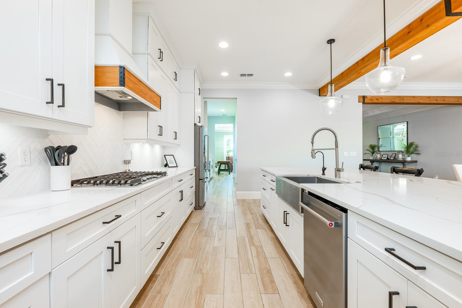 AVALON COVE - Residential