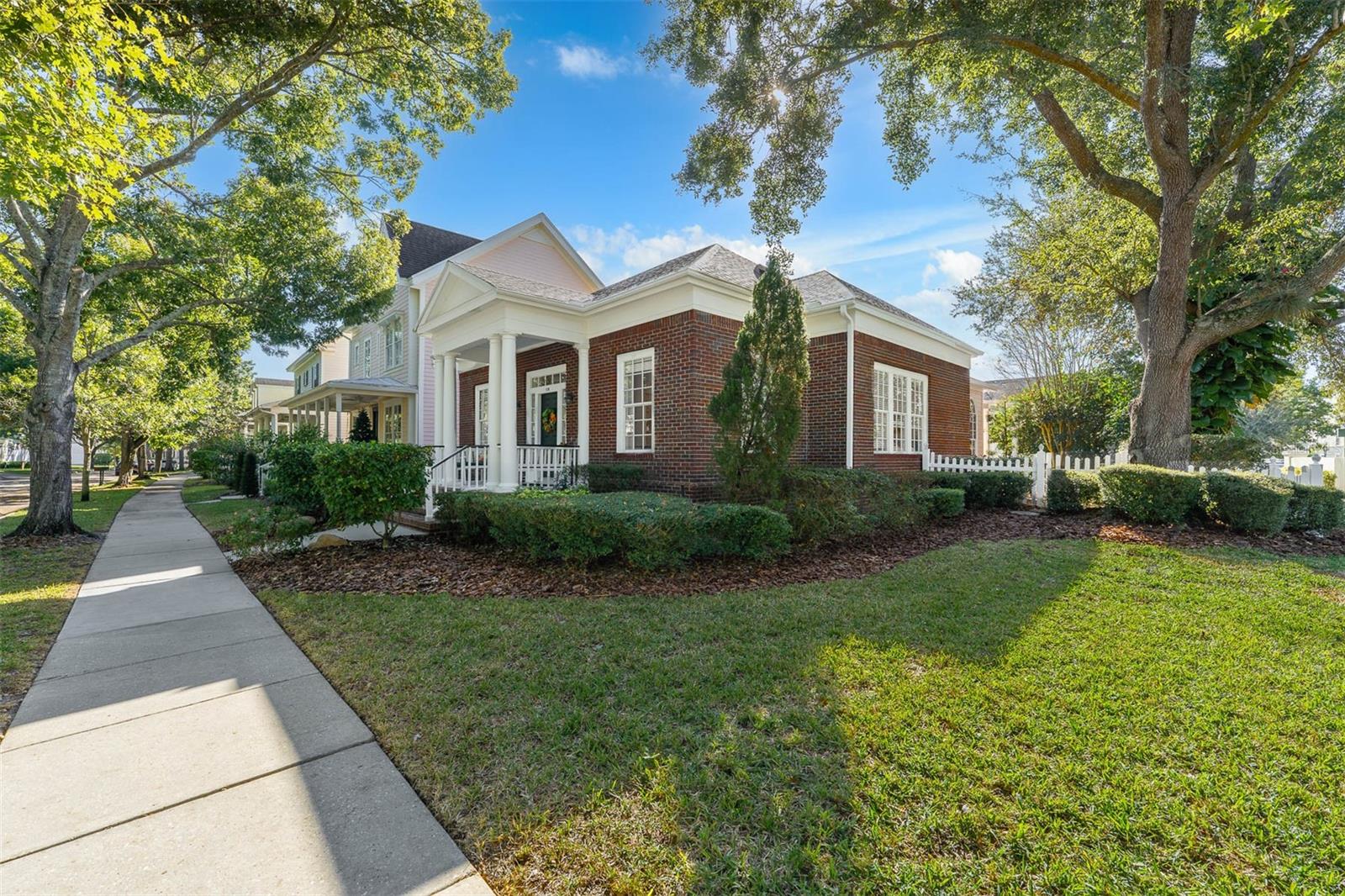 718 HONEYSUCKLE AVENUE