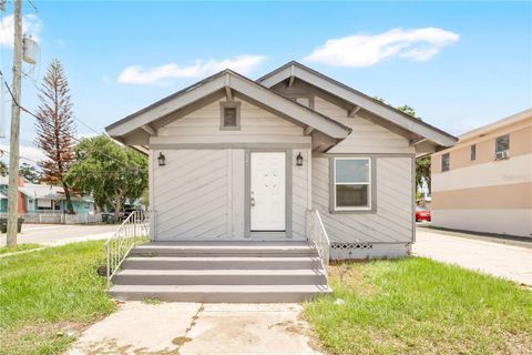 Photo of 547 N Ridgewood Avenue, Daytona Beach, FL 32114 (MLS # V4949523)
