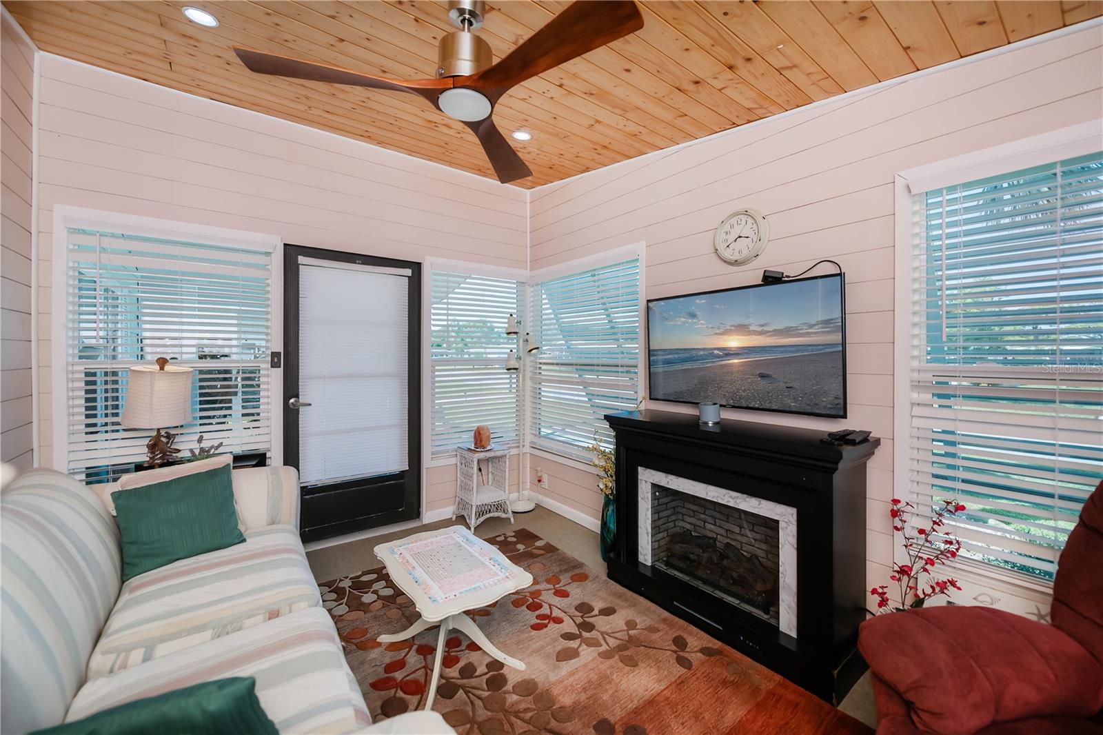 TANGERINE WOODS - Residential