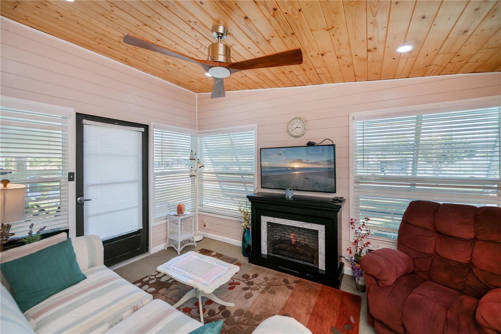 TANGERINE WOODS - Residential