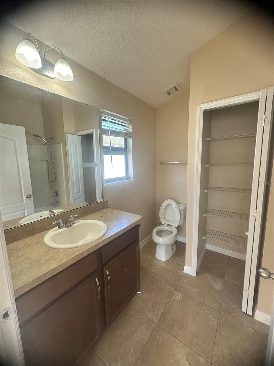 WINDSOR LAKE TWNHMS EAST - Residential