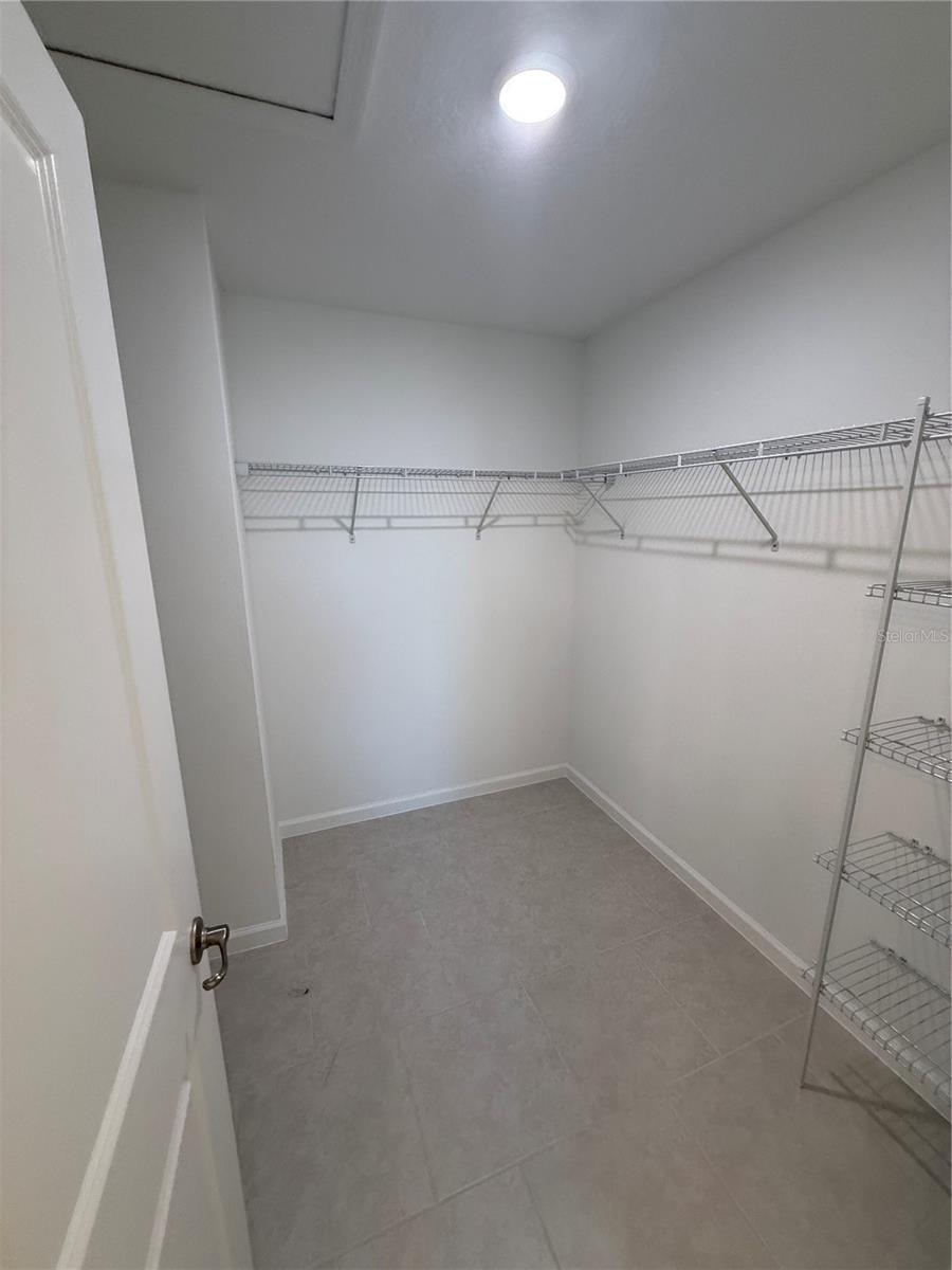 OAKS/KELLY PK PH 3A - Residential Lease