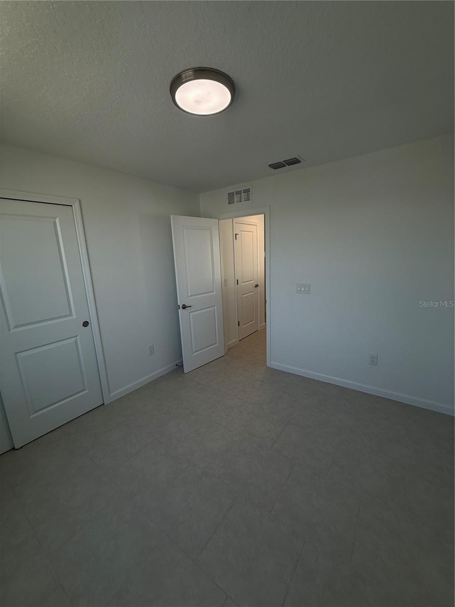 OAKS/KELLY PK PH 3A - Residential Lease