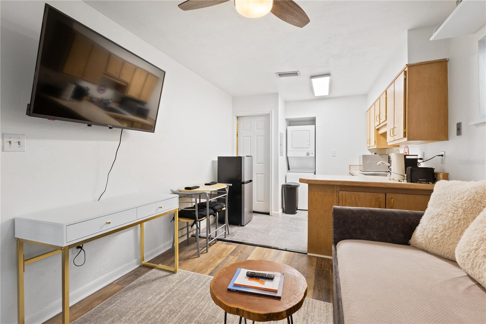 PALM TERRACE SHANNON & HOWARD REPL - Residential