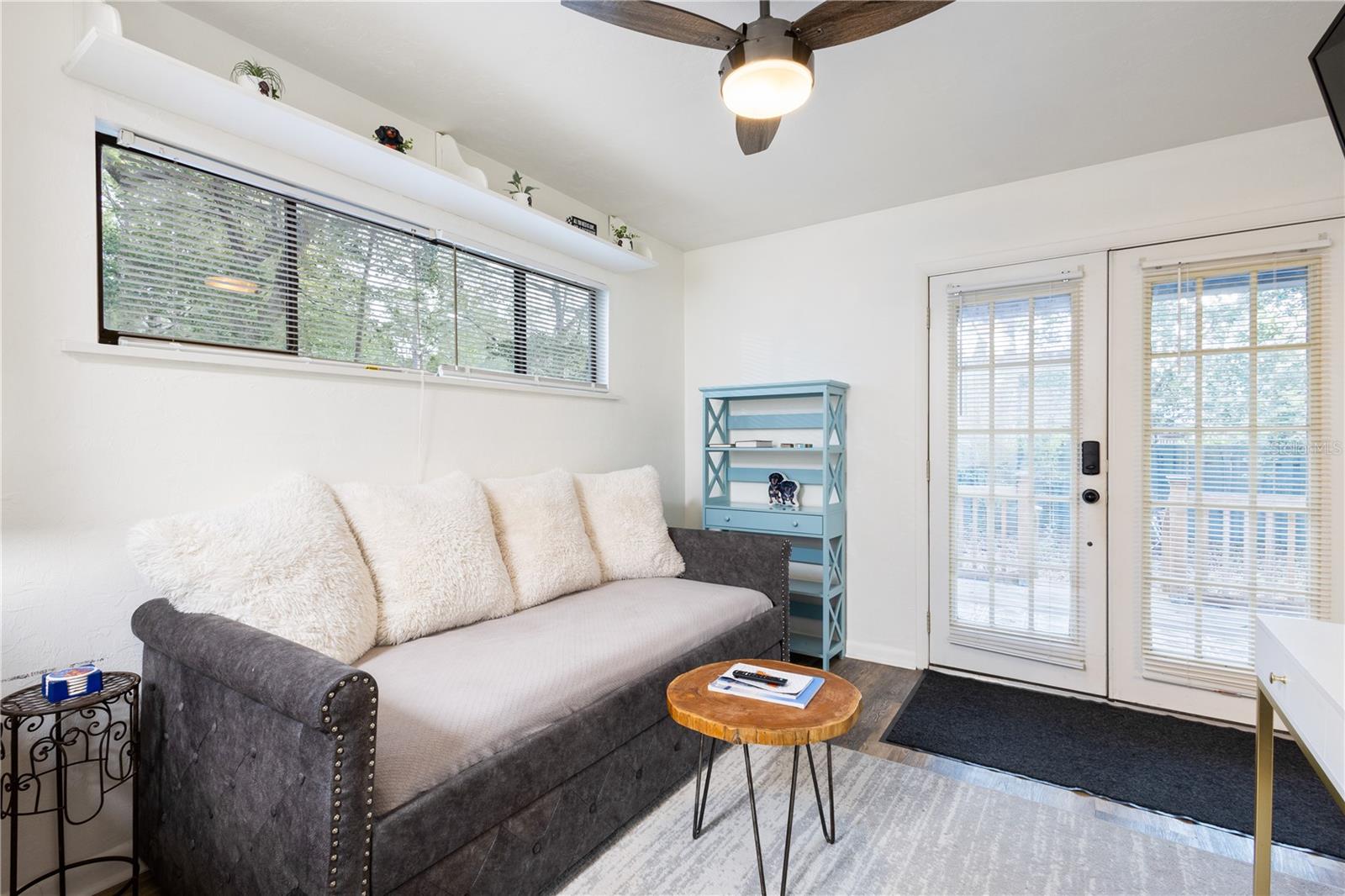 PALM TERRACE SHANNON & HOWARD REPL - Residential