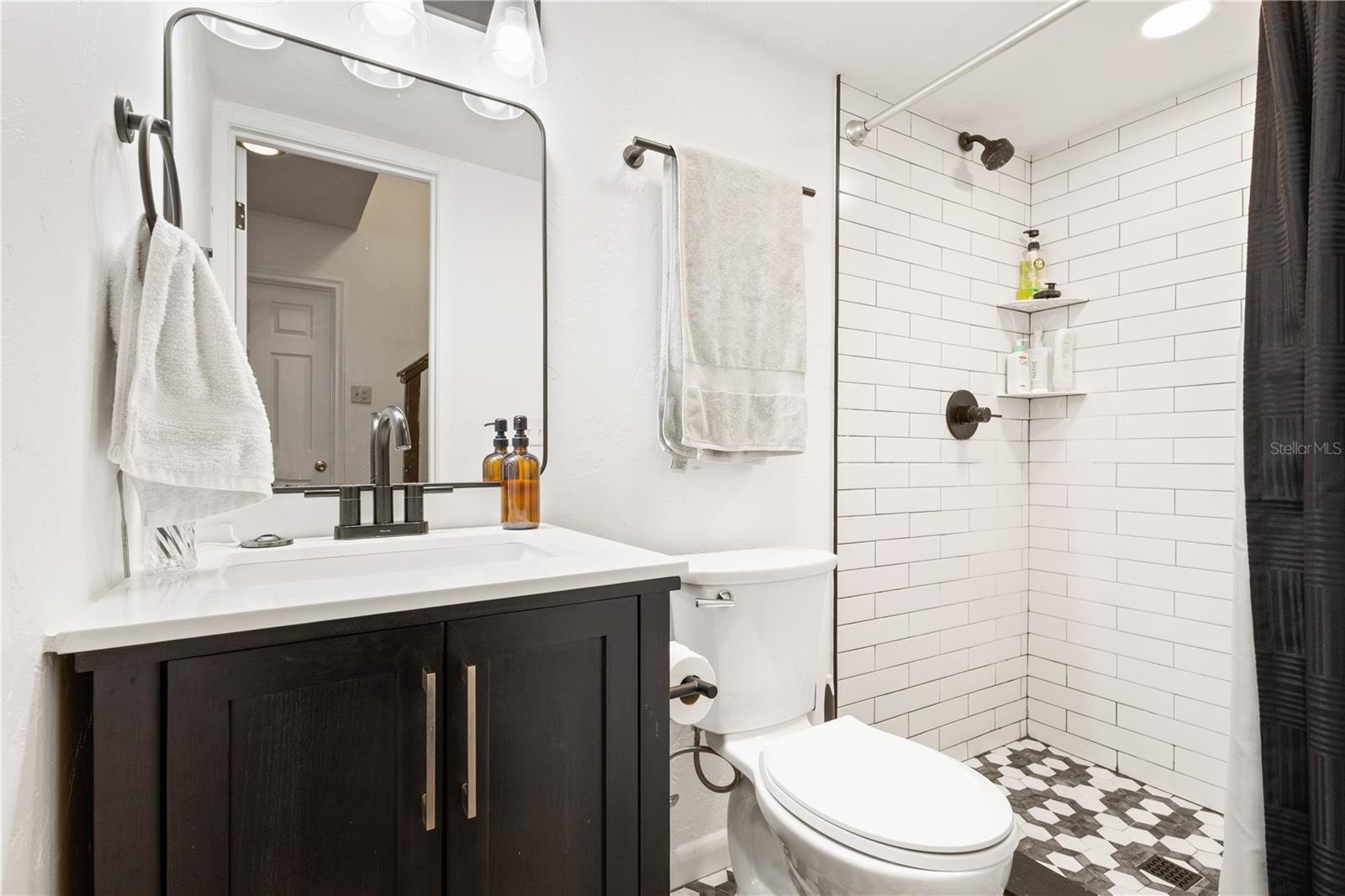 PALM TERRACE SHANNON & HOWARD REPL - Residential