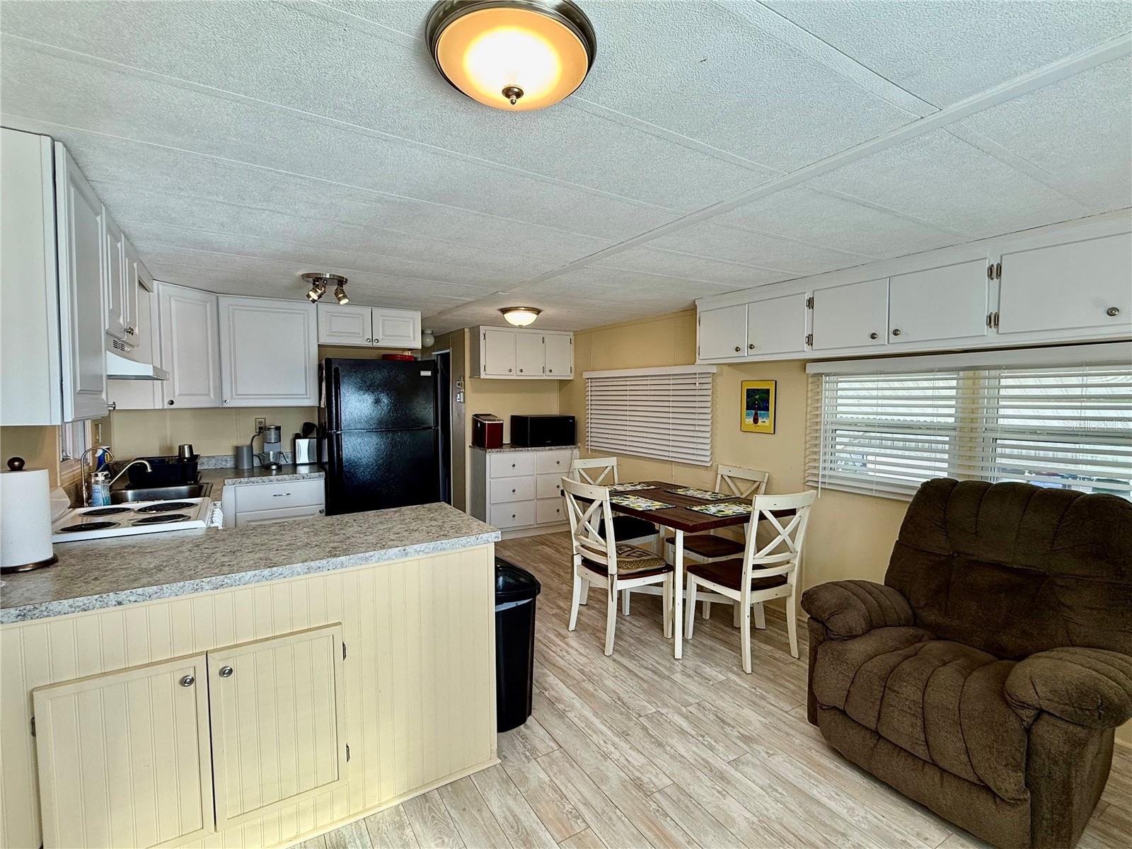 HOLIDAY TRAVEL PARK ENGLEWOOD - Residential