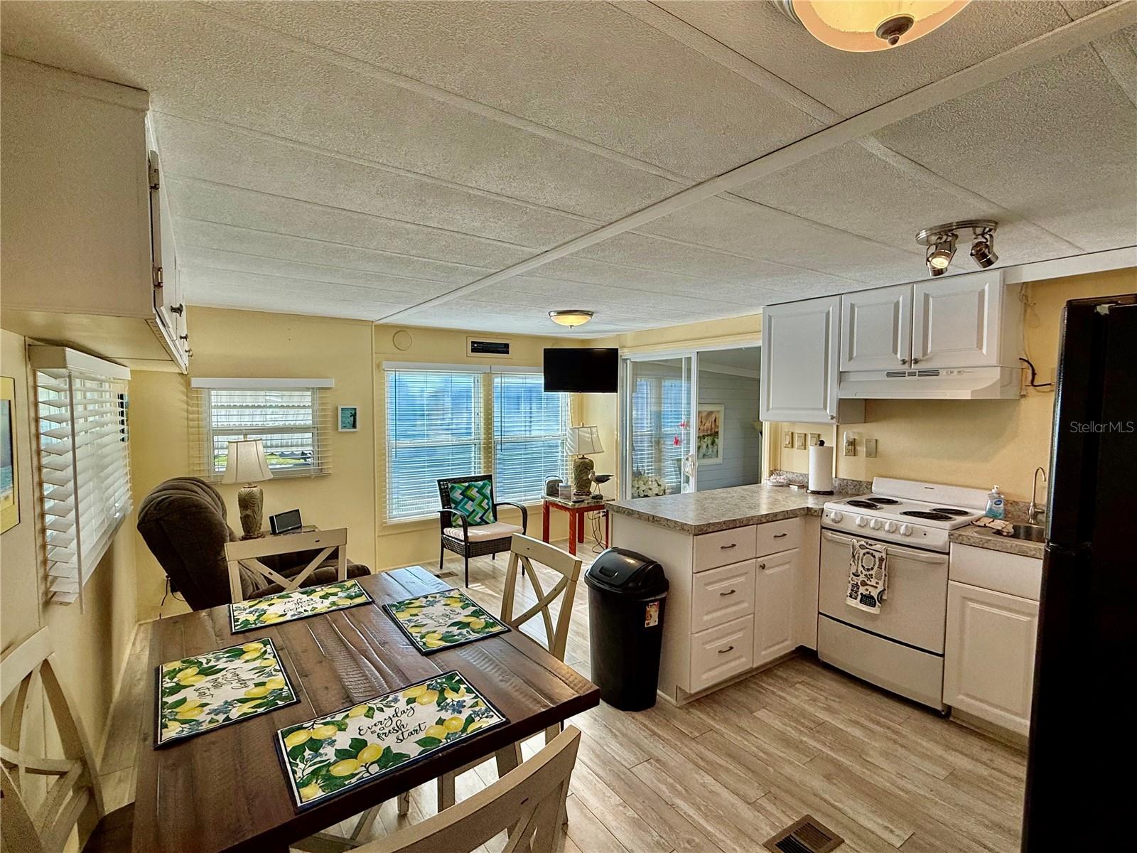 HOLIDAY TRAVEL PARK ENGLEWOOD - Residential