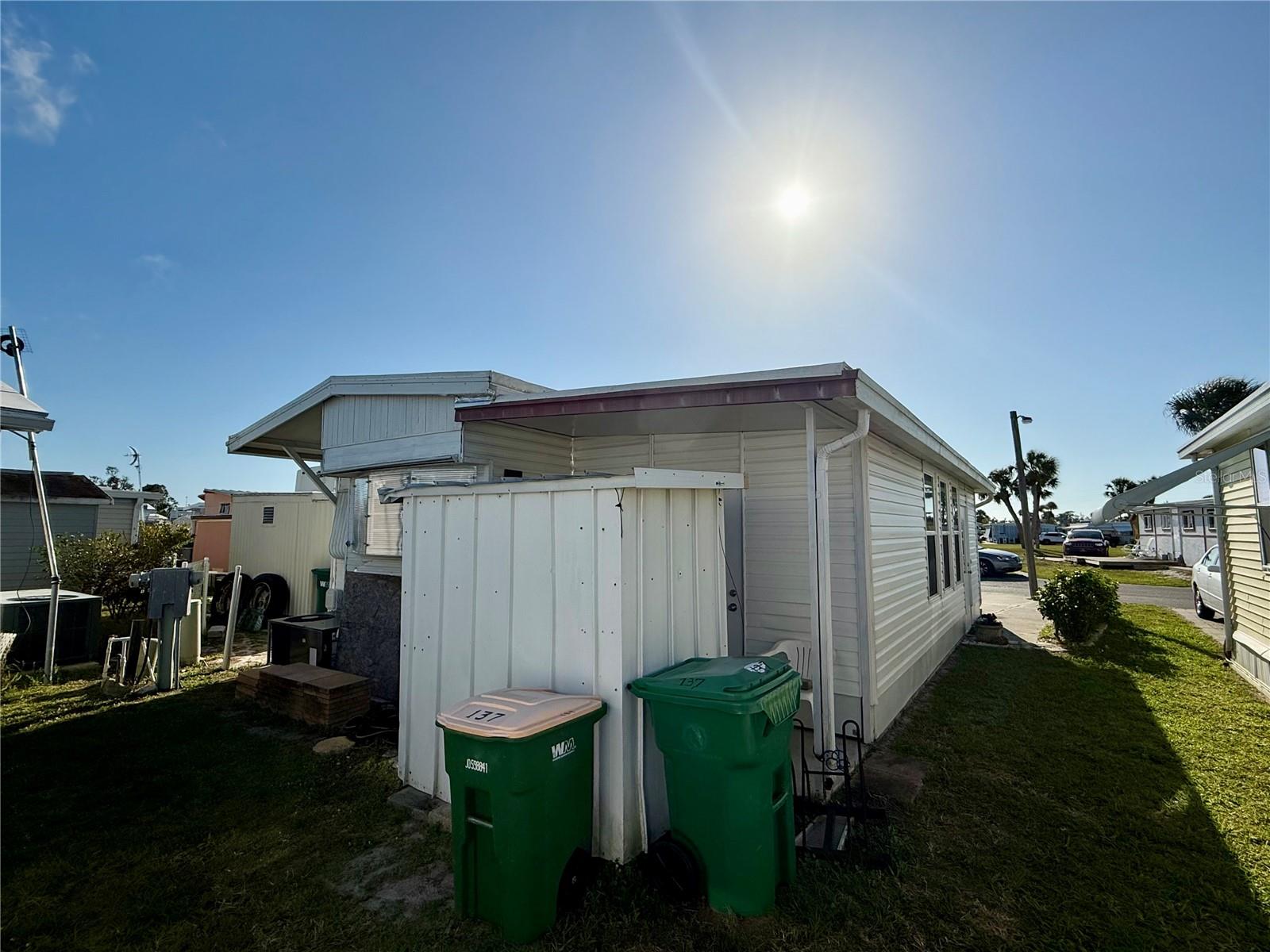 HOLIDAY TRAVEL PARK ENGLEWOOD - Residential