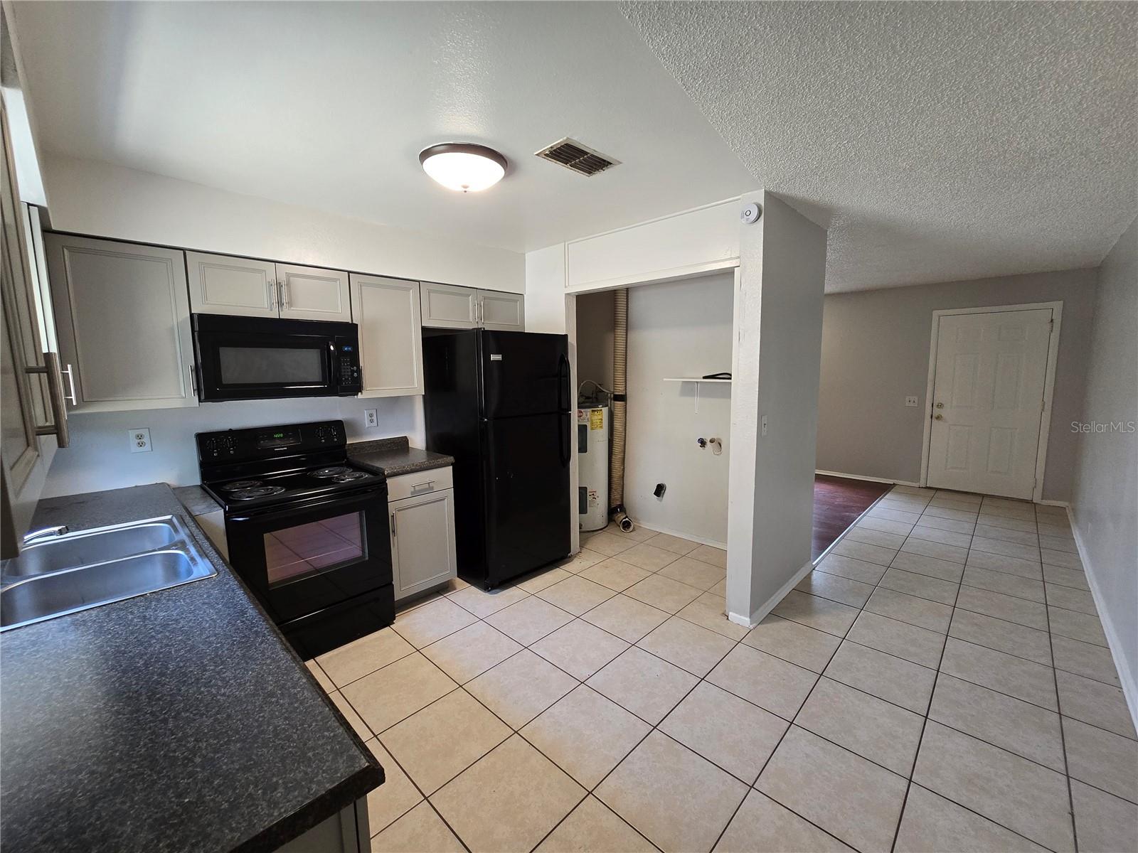 LAKE FOX SHORES - Residential Lease