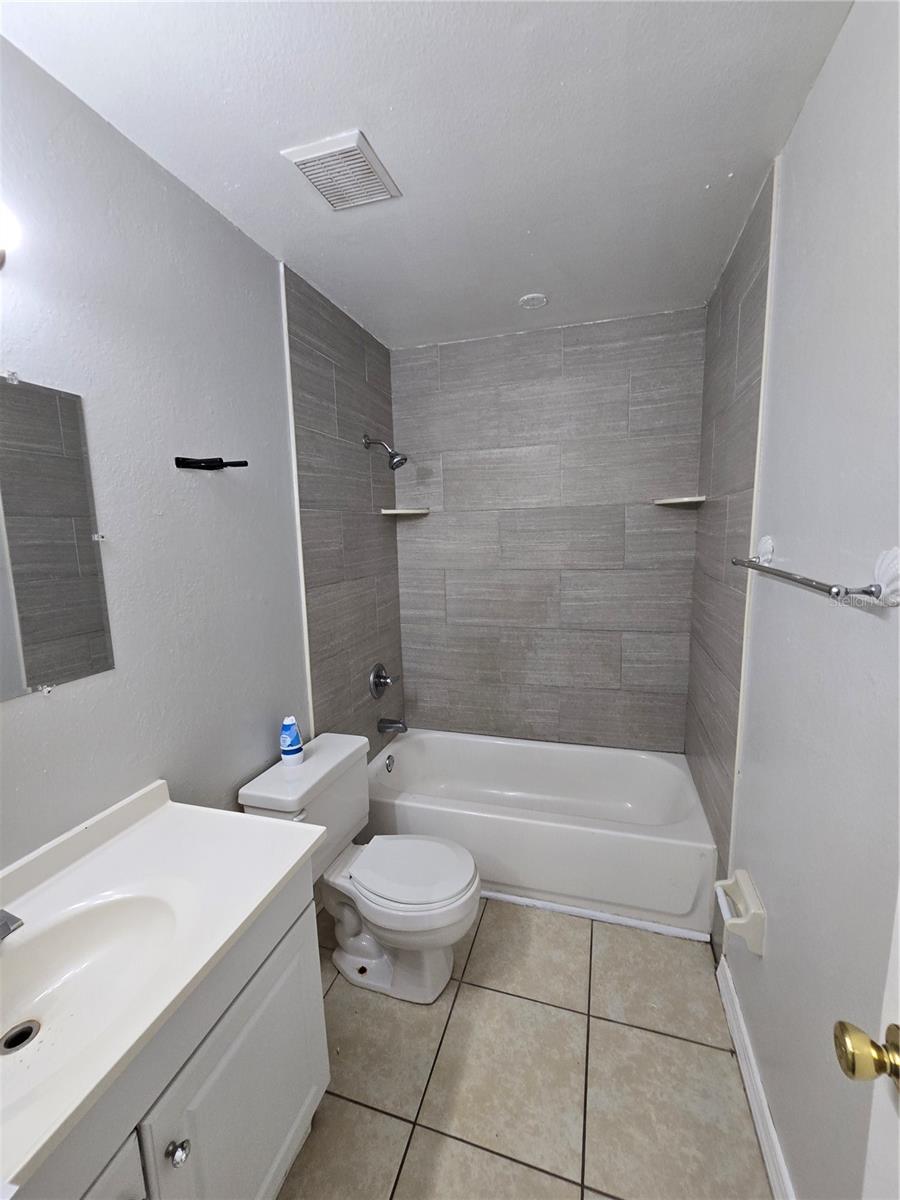 LAKE FOX SHORES - Residential Lease