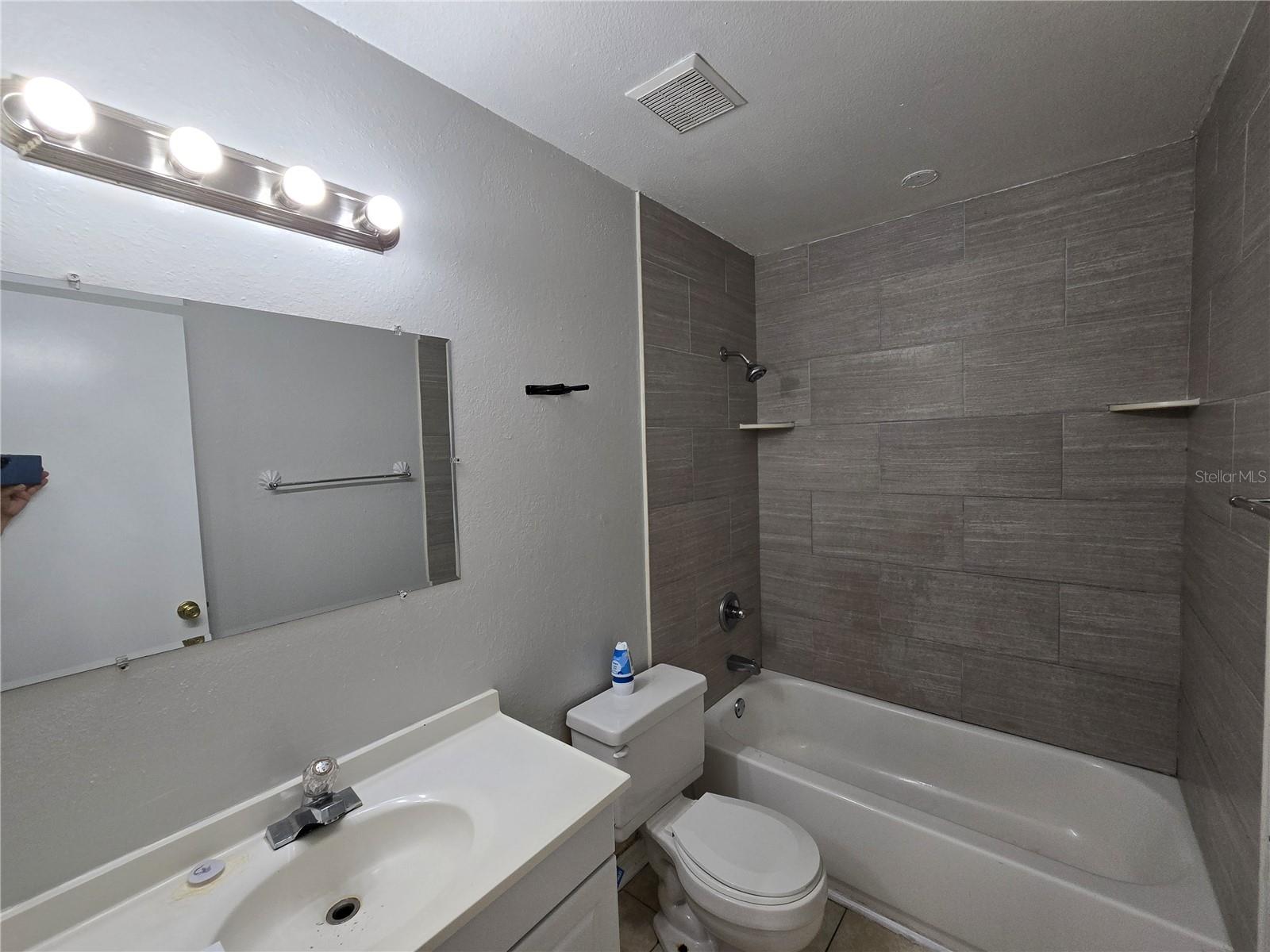 LAKE FOX SHORES - Residential Lease