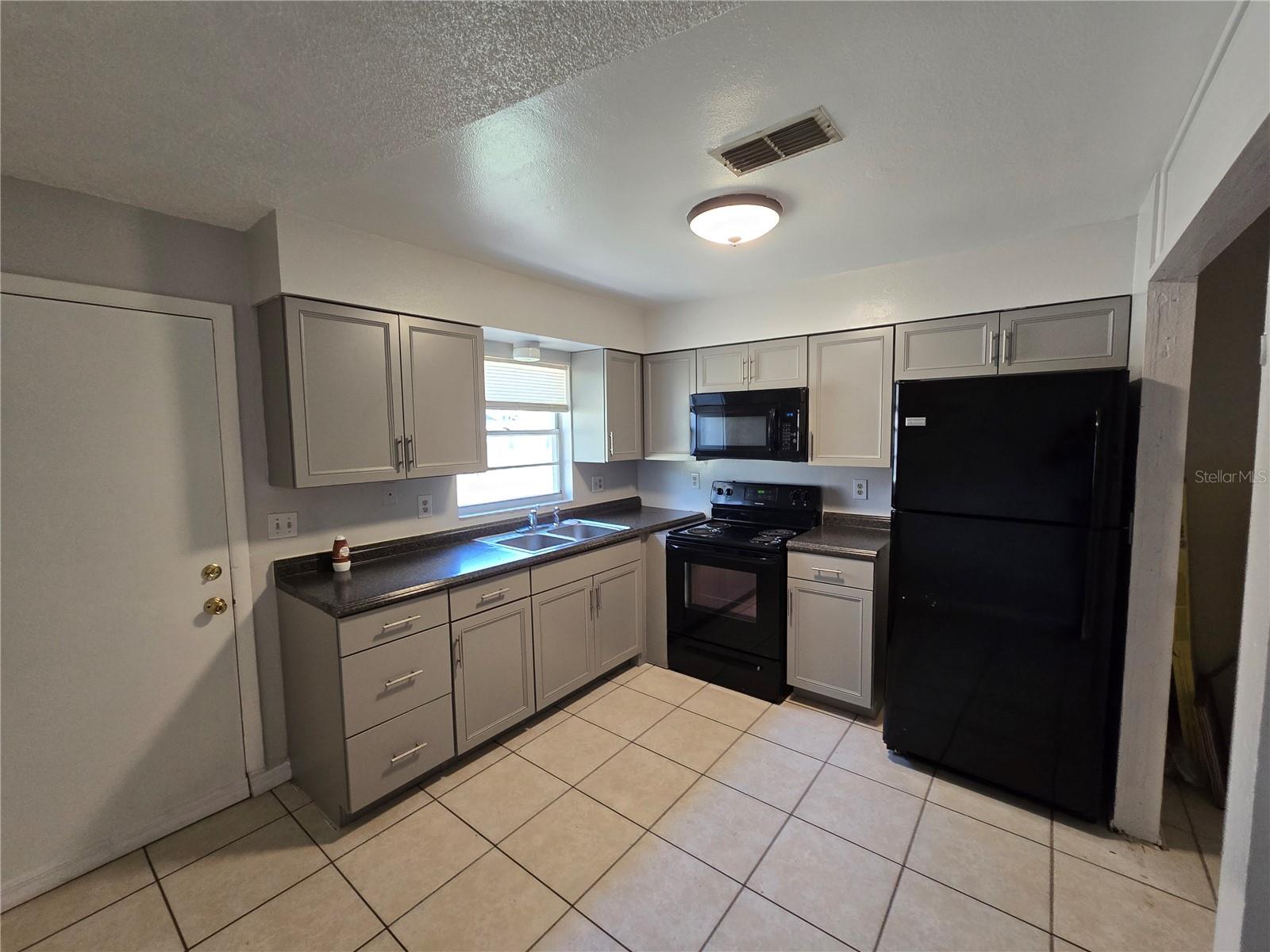 LAKE FOX SHORES - Residential Lease