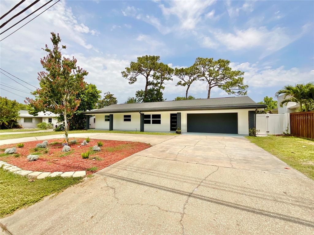 Photo of 1290 Michigan Boulevard, Dunedin, FL 34698 (MLS # TB8389154)