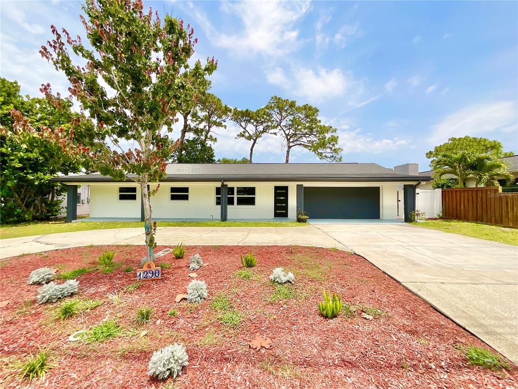 Photo of 1290 Michigan Boulevard, Dunedin, FL 34698 (MLS # TB8389154)