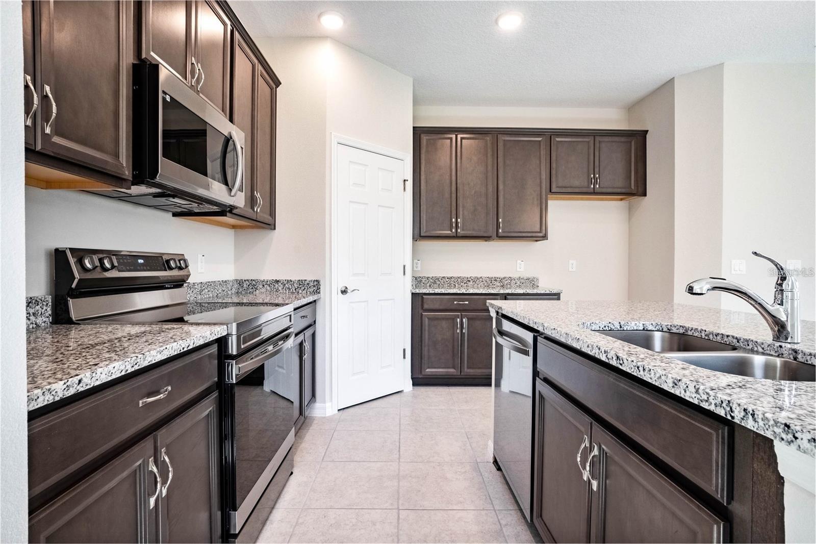 605 POLLER WAY