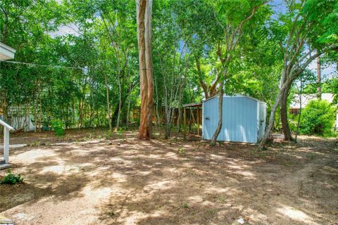 A home in EUSTIS