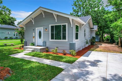 A home in EUSTIS