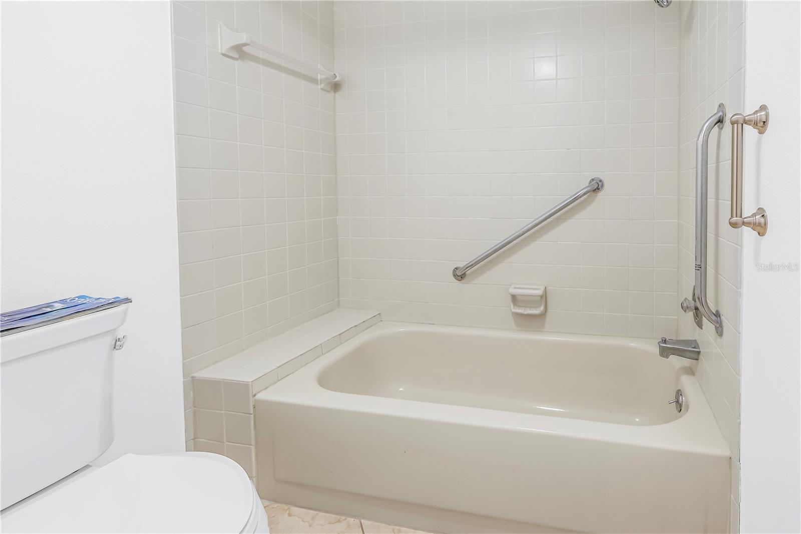 LA PUERTA DEL SOL CONDO - Residential