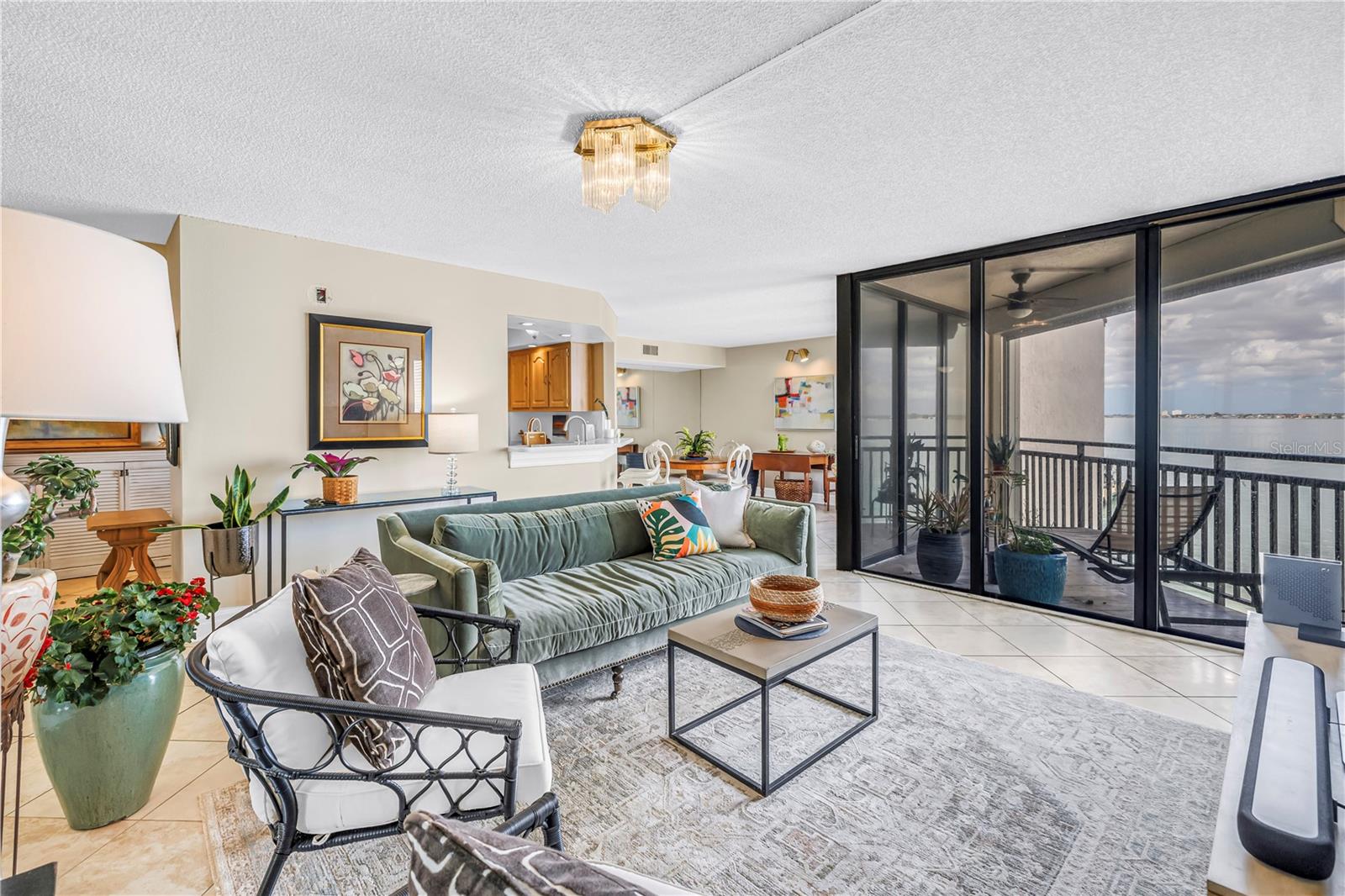 LA PUERTA DEL SOL CONDO - Residential