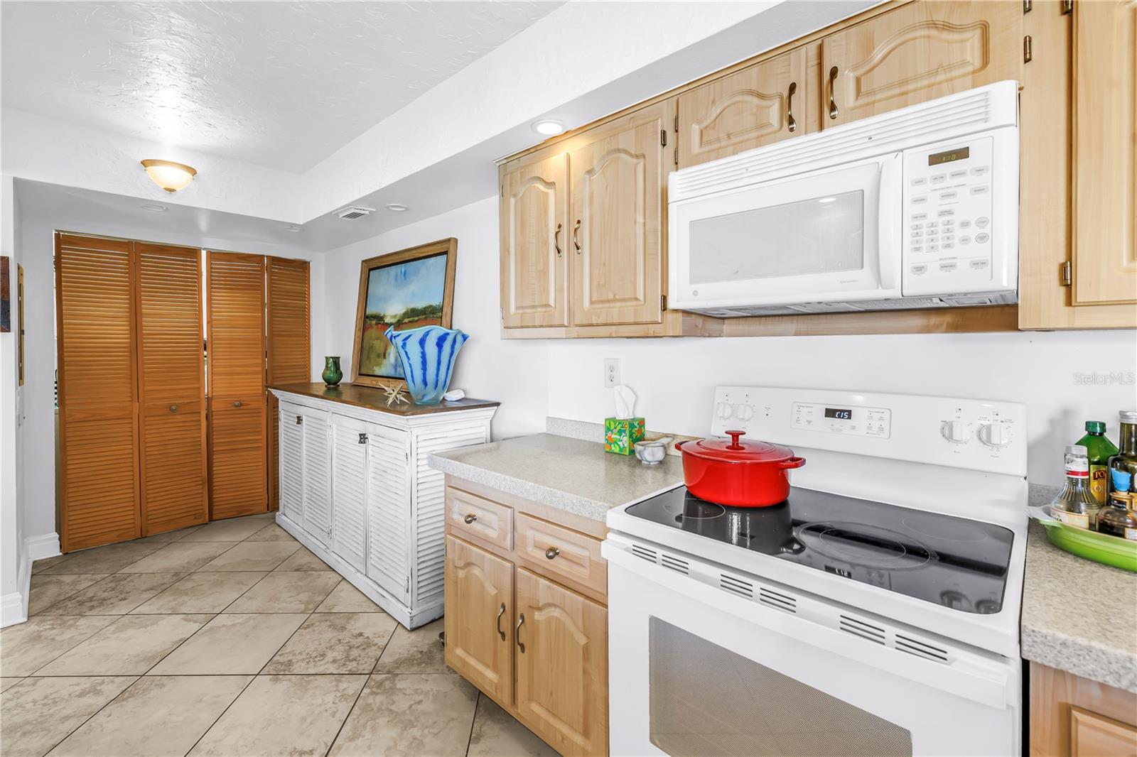 LA PUERTA DEL SOL CONDO - Residential