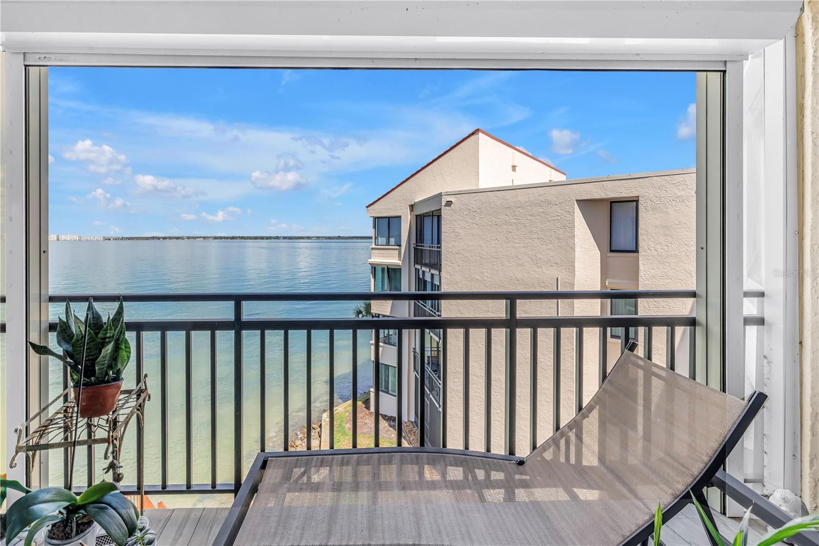 LA PUERTA DEL SOL CONDO - Residential