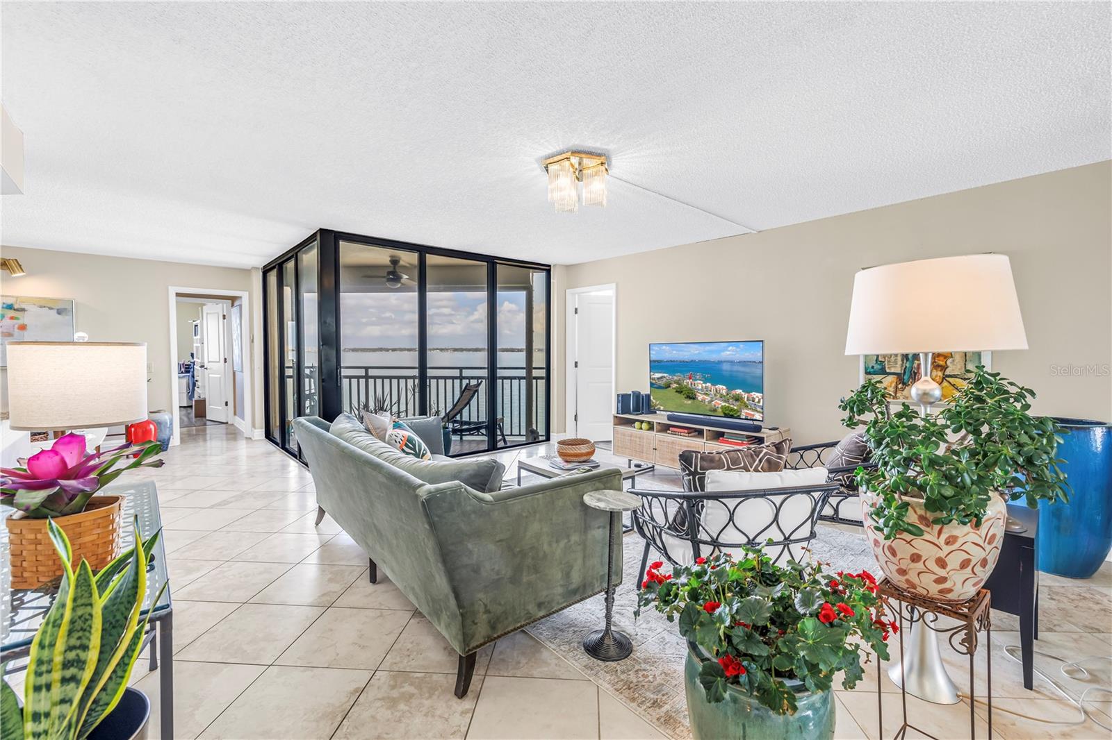 LA PUERTA DEL SOL CONDO - Residential