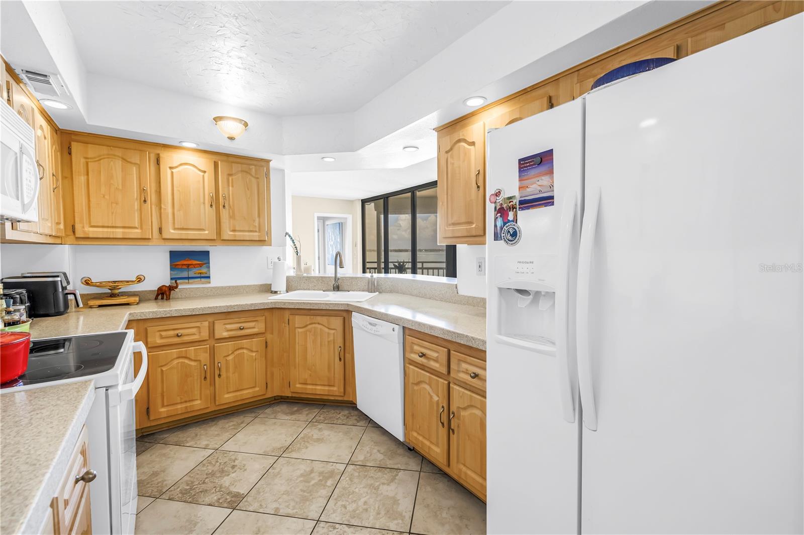 LA PUERTA DEL SOL CONDO - Residential