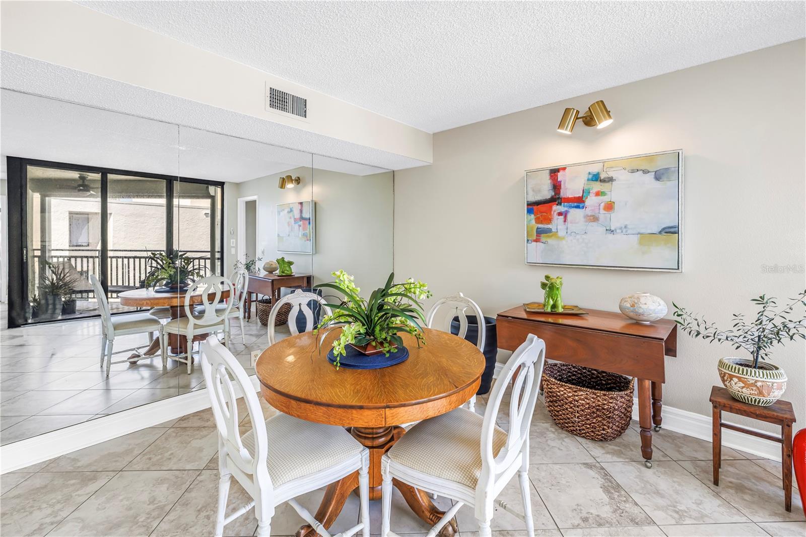 LA PUERTA DEL SOL CONDO - Residential