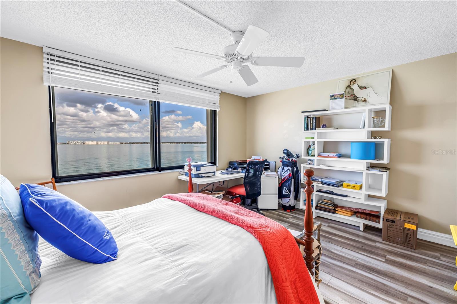 LA PUERTA DEL SOL CONDO - Residential