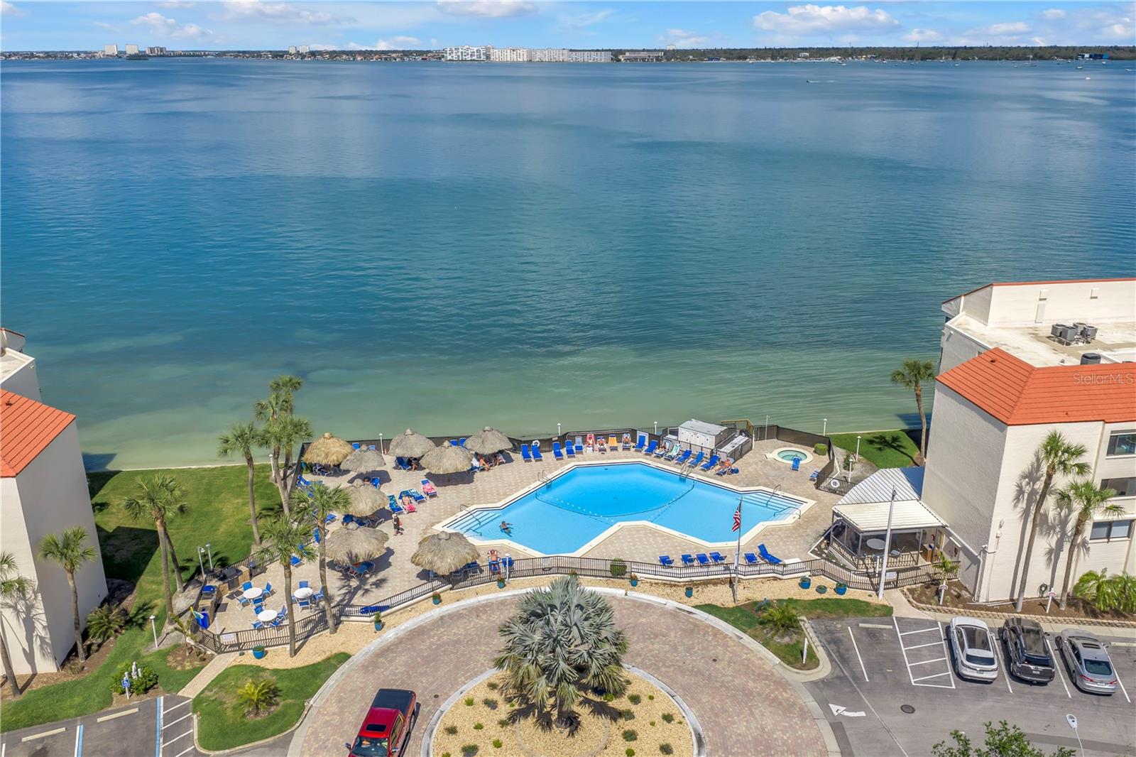 LA PUERTA DEL SOL CONDO - Residential